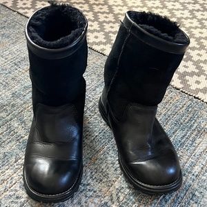 Black Uggs, Shearling lined, Leather  and Suede, Size 7